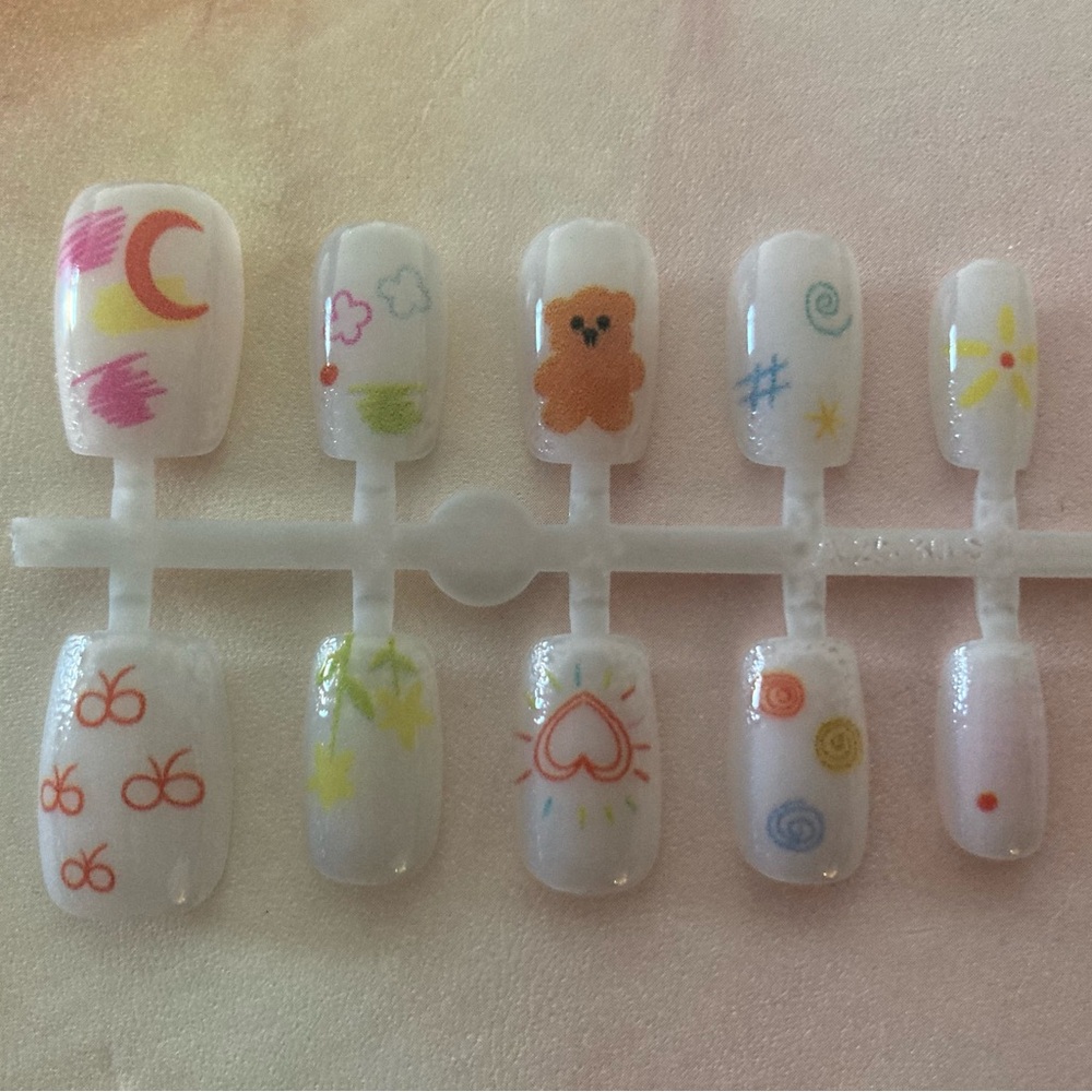 [M] 💅 10Pcs Wearable Press on Nails Short Square Bear Heart Moon Flowers Ribbon